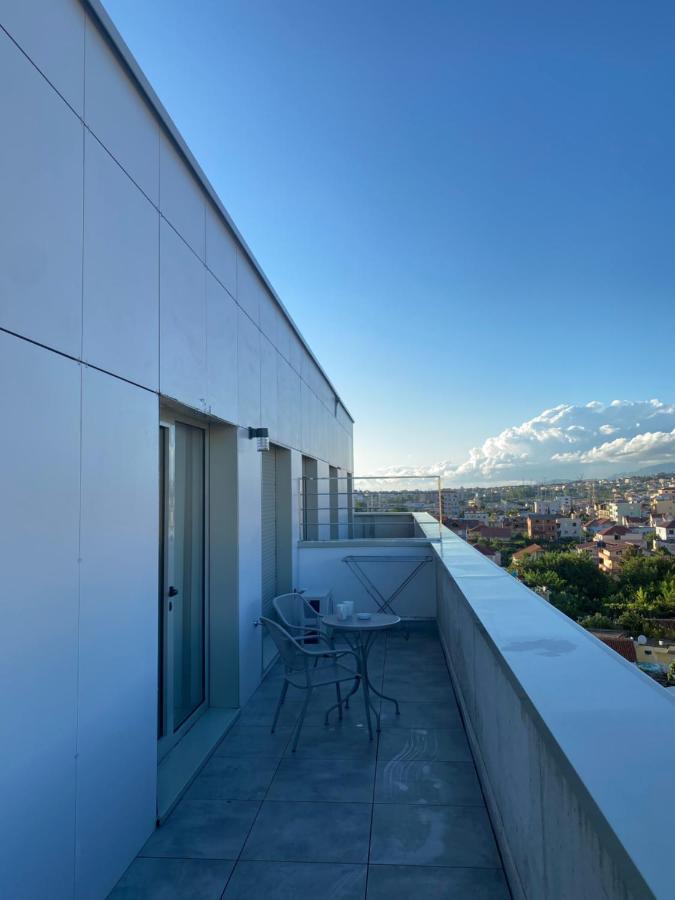 Luxury Rooftop 23 Acomodação com café da manhã Tirana Exterior foto