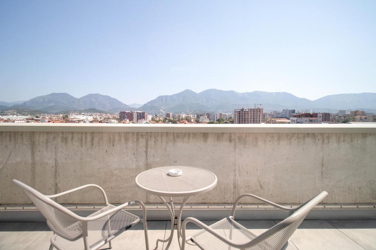 Luxury Rooftop 23 Acomodação com café da manhã Tirana Exterior foto